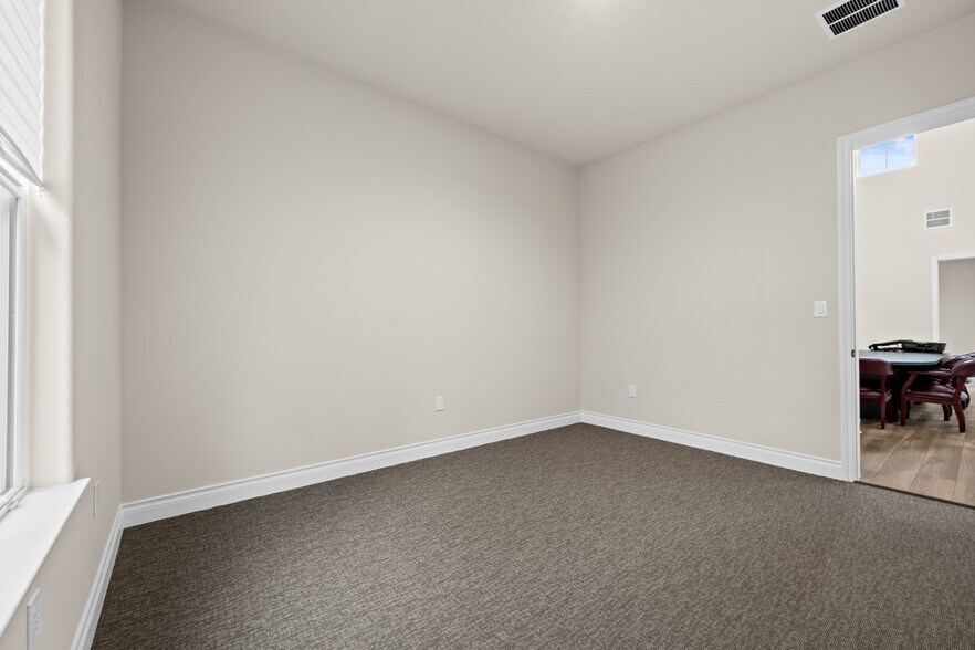 More Photos Of 19151 Oak Canyon Dr, Conroe Coworking Space