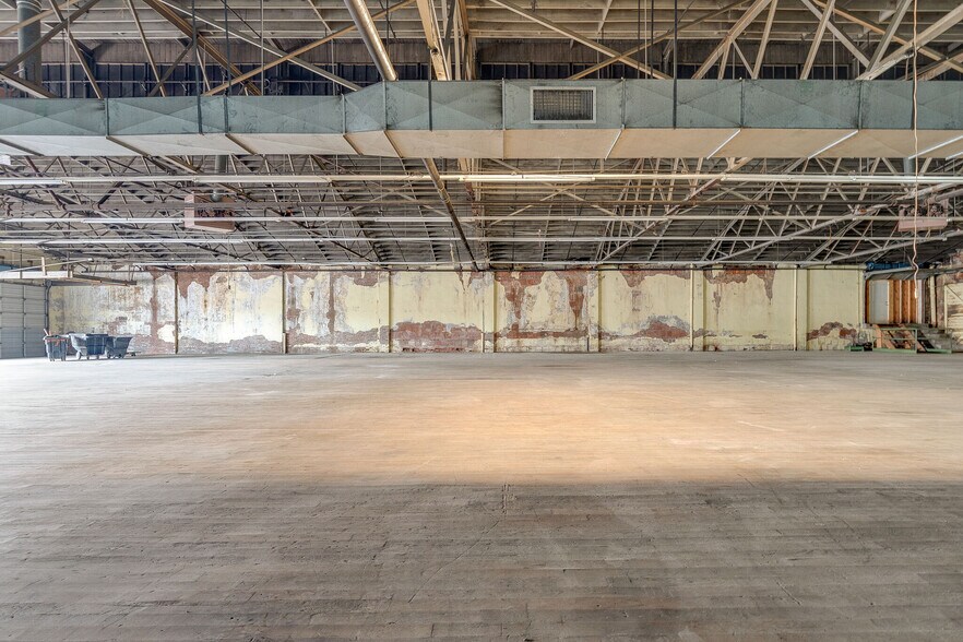 More Photos Of 106 E Market St, Lebanon Warehouse For Sale