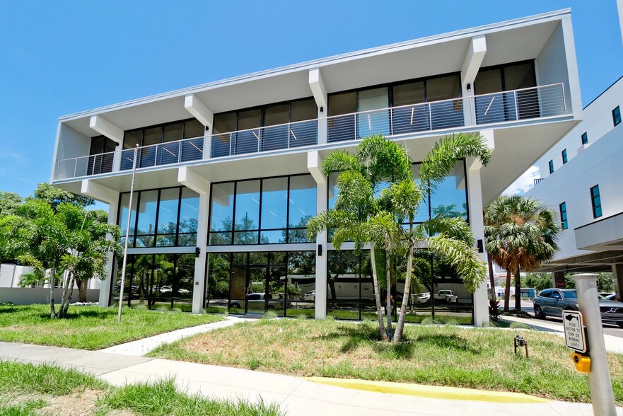 More Photos Of 1551 2nd St, Sarasota Office For Sale