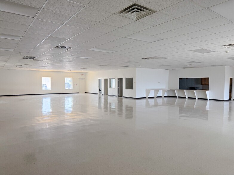 More Photos Of 909 Business Park Dr, Mission Office For Lease