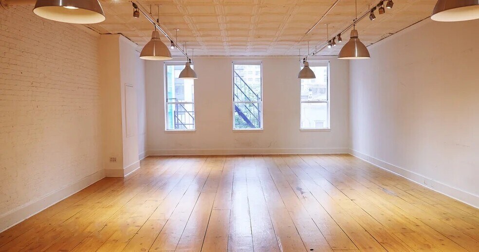 More Photos Of 447 W 36th St, New York Loft Creative Space For Sale