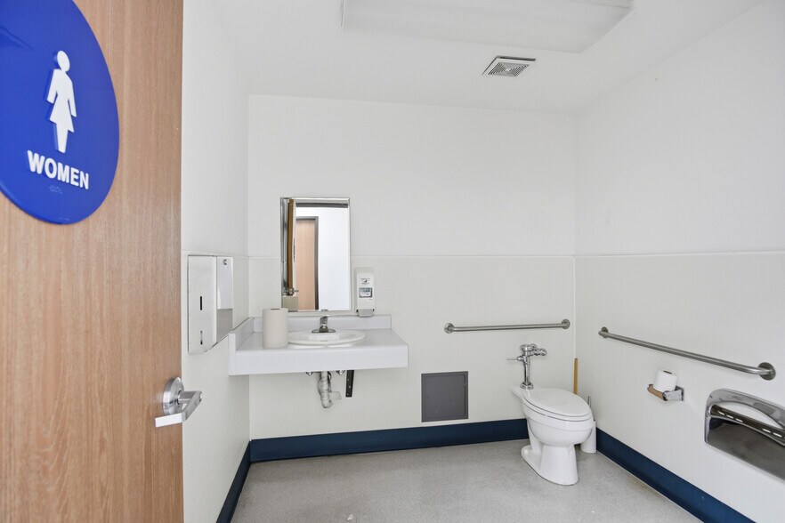 More Photos Of 5256 Pirrone Ct, Salida Warehouse For Lease