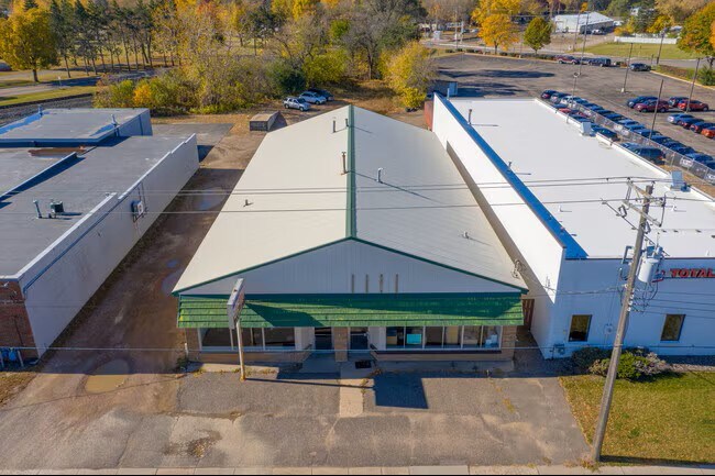 More Photos Of 5213 W Broadway Ave, Minneapolis Freestanding For Sale