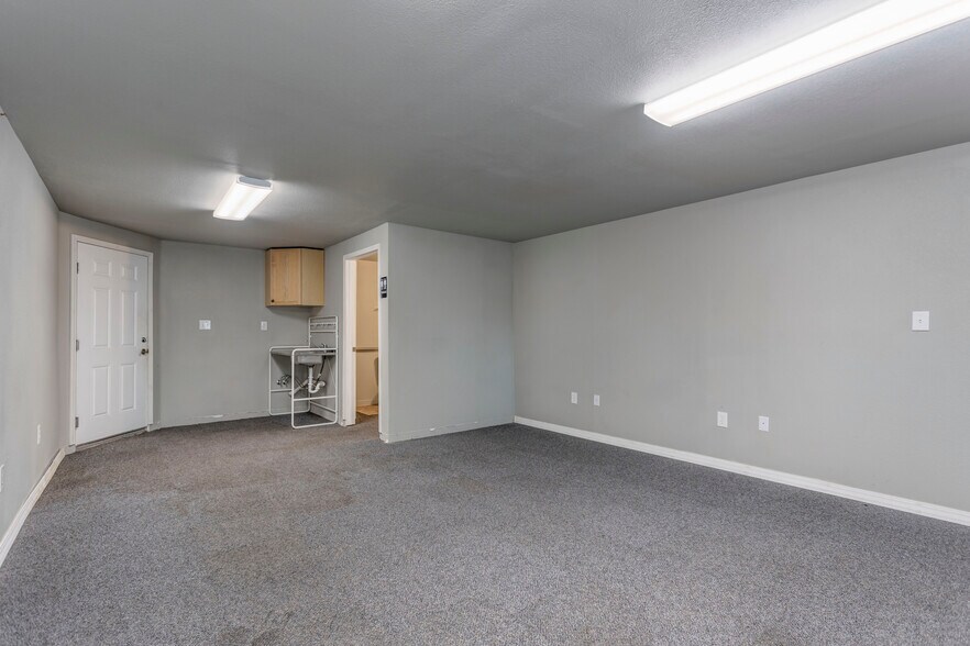 More Photos Of 5428 W Clearwater Ave, Kennewick Storefront Retail Office For Lease