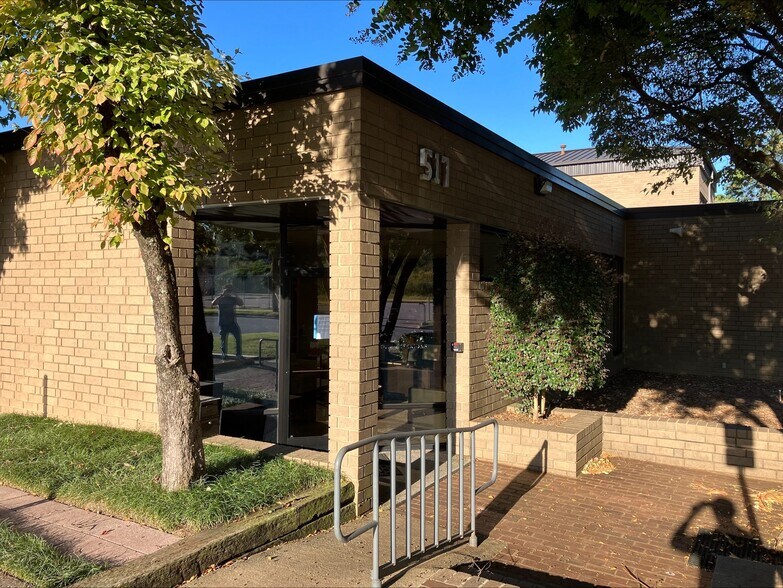 More Photos Of 517 Mercury St, Raleigh Warehouse For Lease