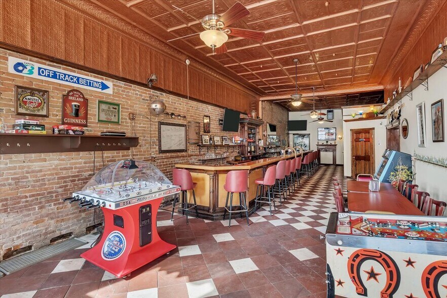 More Photos Of 68 Main St, Whitehall Flex For Sale