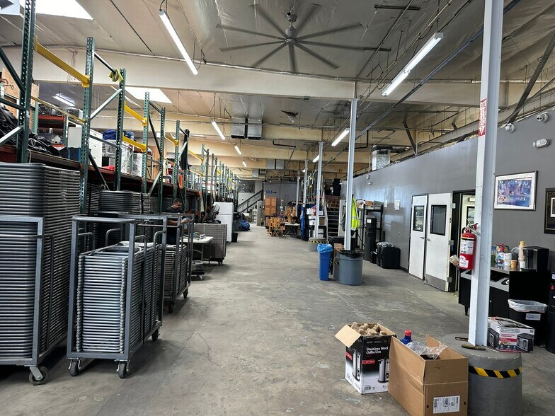 More Photos Of 2901-2905 Winona Ave, Burbank Manufacturing For Lease