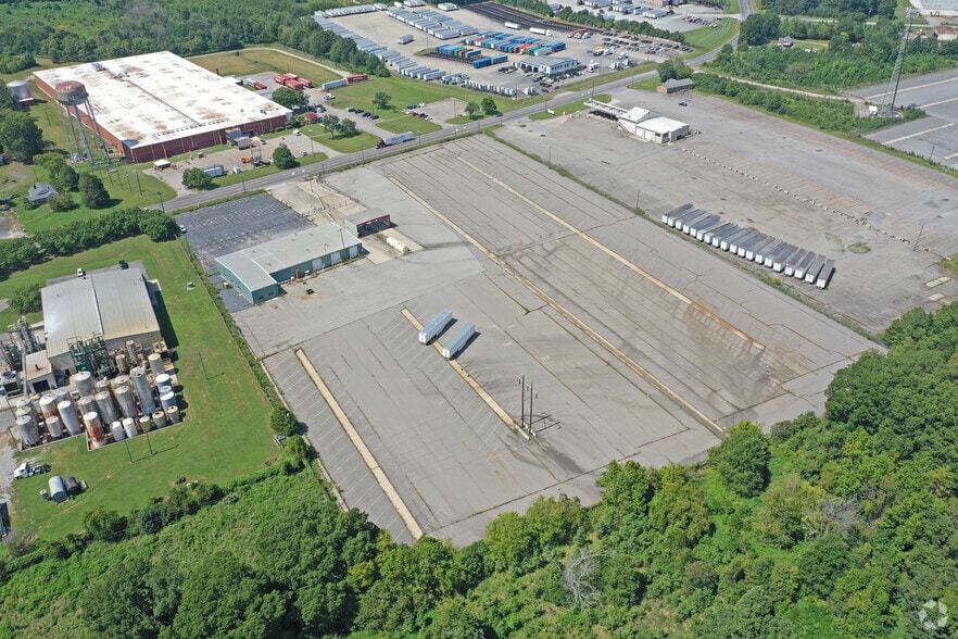More Photos Of 406 Summit Rd, Eden Truck Terminal For Lease