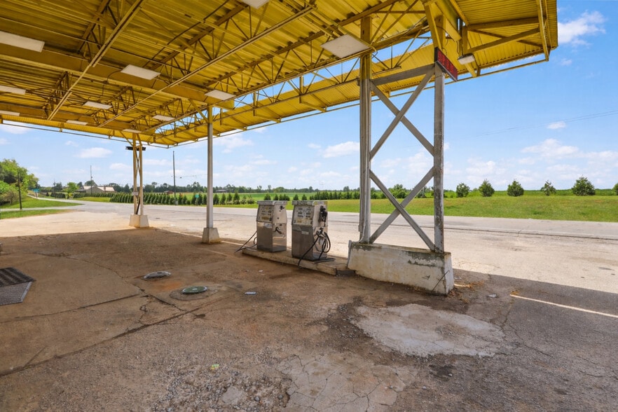 More Photos Of 2550 Parks Mill Rd, Buckhead Morgan Service Station For Sale