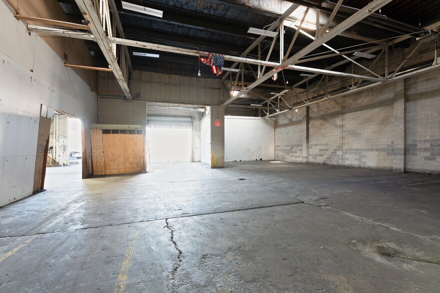 More Photos Of 488-500 Mulberry St, Newark Warehouse For Lease