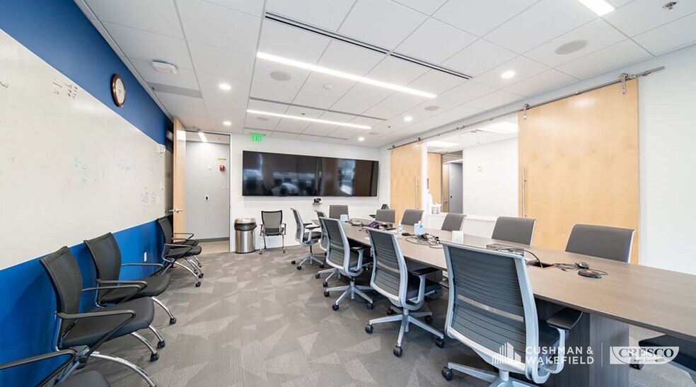 More Photos Of 5990 W Creek Rd, Independence Office Residential For Lease