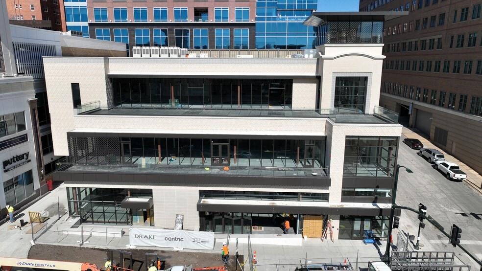 More Photos Of 604 W 47th St, Kansas City General Retail For Lease