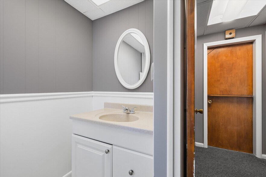 More Photos Of 52 Highland St, Worcester Office For Lease
