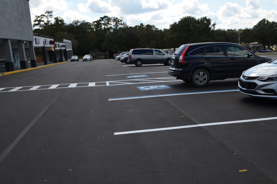 More Photos Of 671 N Broad St, Brooksville Unknown For Lease