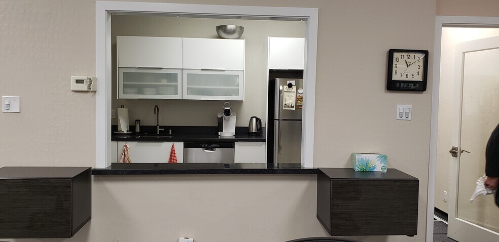 More Photos Of 1580 Gilbreth Rd, Burlingame Research And Development For Lease