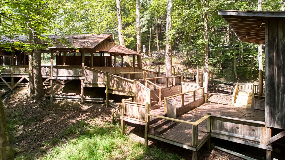 More Photos Of 15303 Midland Trl, Ansted Freestanding For Sale