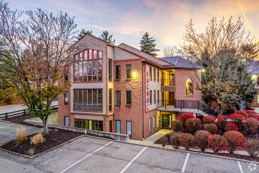 More Photos Of 2555 Washington Rd, Pittsburgh Unknown For Lease