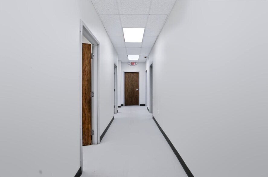 More Photos Of 6635 E 21st St, Indianapolis Office For Sale