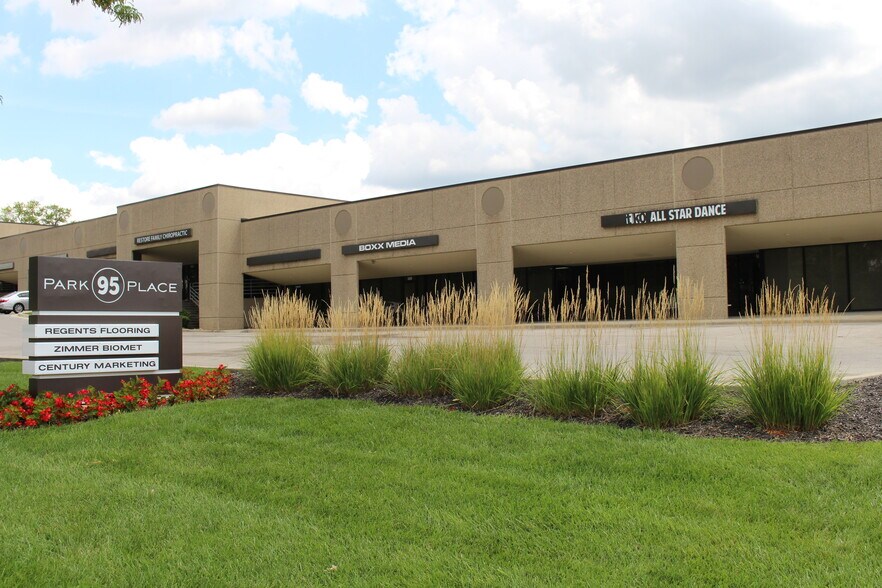 More Photos Of 14631-14651 W 95th St, Lenexa Light Distribution For Lease