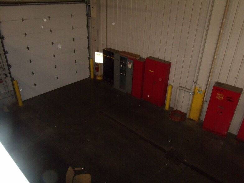 More Photos Of 411 Holmes St, Frankfort Light Distribution For Sale