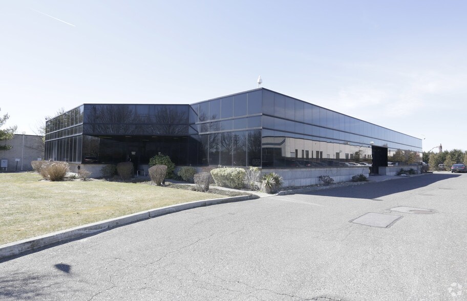 More Photos Of 550 Johnson Ave, Bohemia Office For Sale