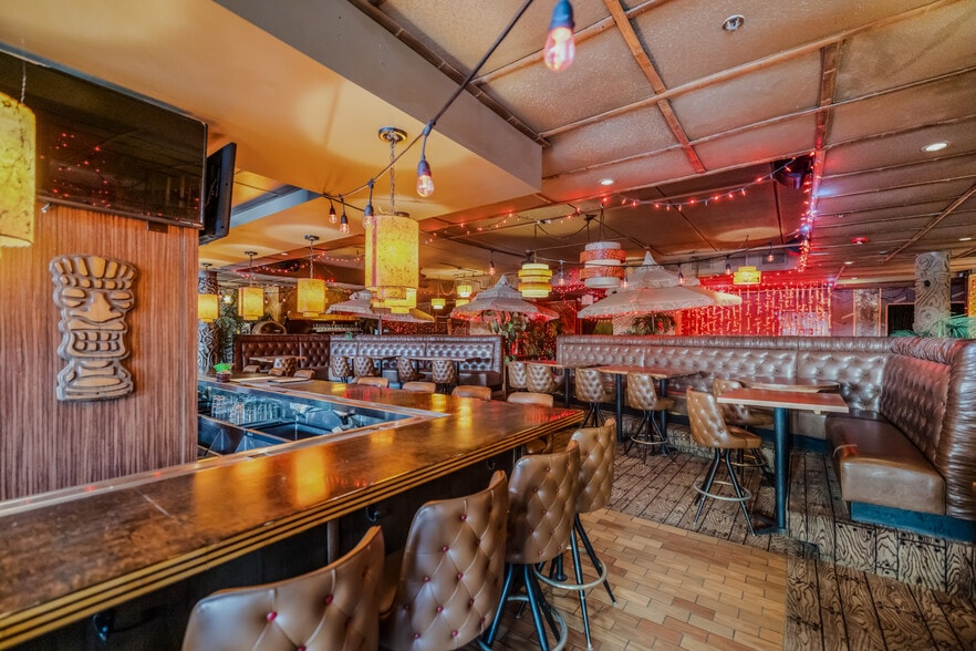 More Photos Of 1900 & 1924 Marshall St NE, Minneapolis Restaurant For Sale