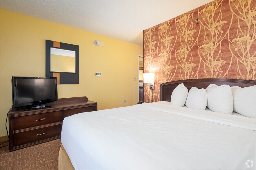 More Photos Of 4300 Colonnade Pky, Birmingham Hotel For Sale