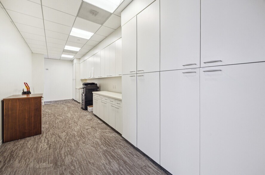 More Photos Of 1800 Post Oak Blvd, Houston Office For Lease