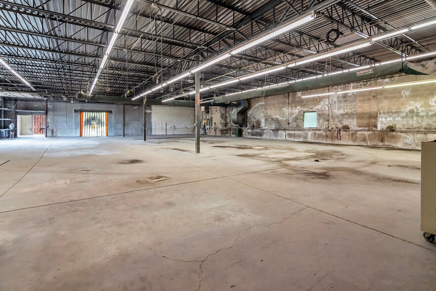 More Photos Of 35 Marston St, Lawrence Manufacturing For Lease