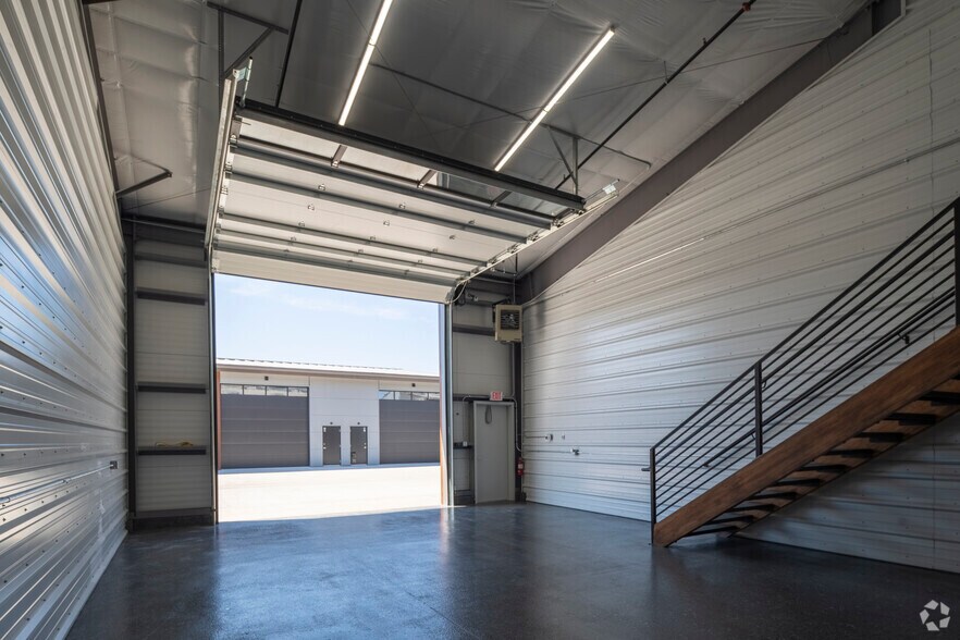 More Photos Of 7542 S Potomac St, Centennial Self Storage For Lease