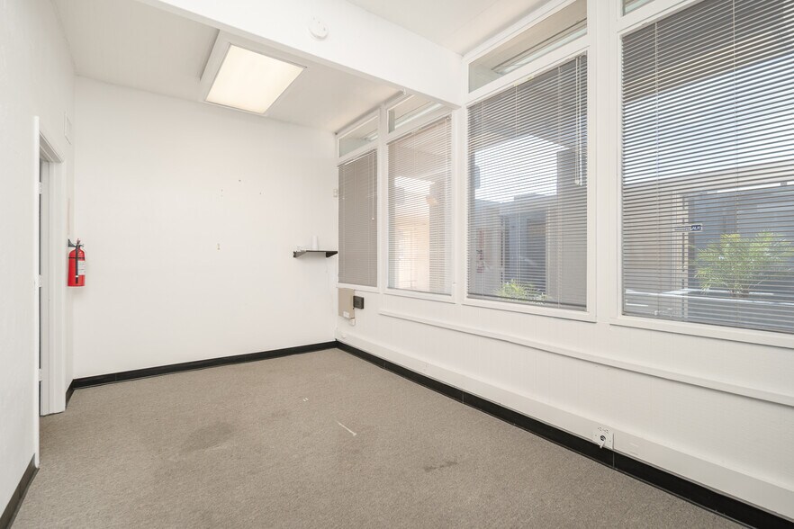 More Photos Of 11747 N 19th Ave, Phoenix Office For Sale