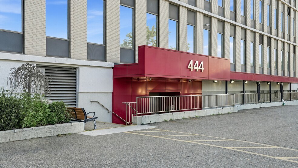 More Photos Of 444 Merrick Rd, Lynbrook Medical For Lease