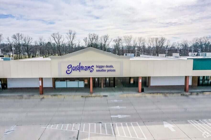 More Photos Of 1000 W Broadway, Centralia Unknown For Lease