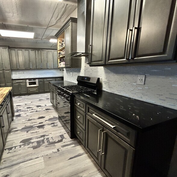 More Photos Of 1006 23rd St, San Leon Warehouse For Sale