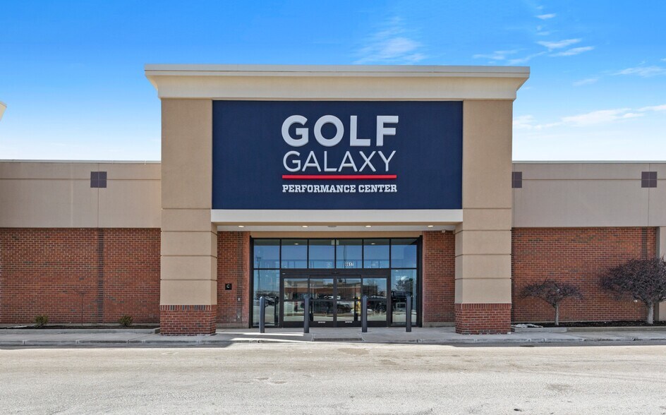 More Photos Of 6601-6621 N Illinois St, Fairview Heights Department Store For Sale