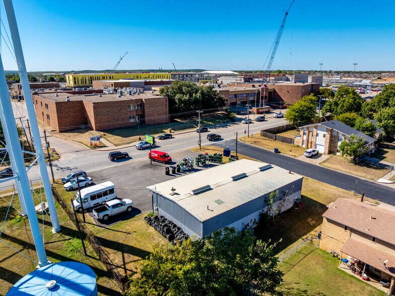 More Photos Of 1004 W Main St, Crowley Auto Repair For Sale