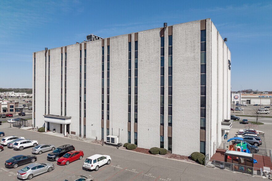 More Photos Of 4150 Belden Village St, Canton Office For Lease