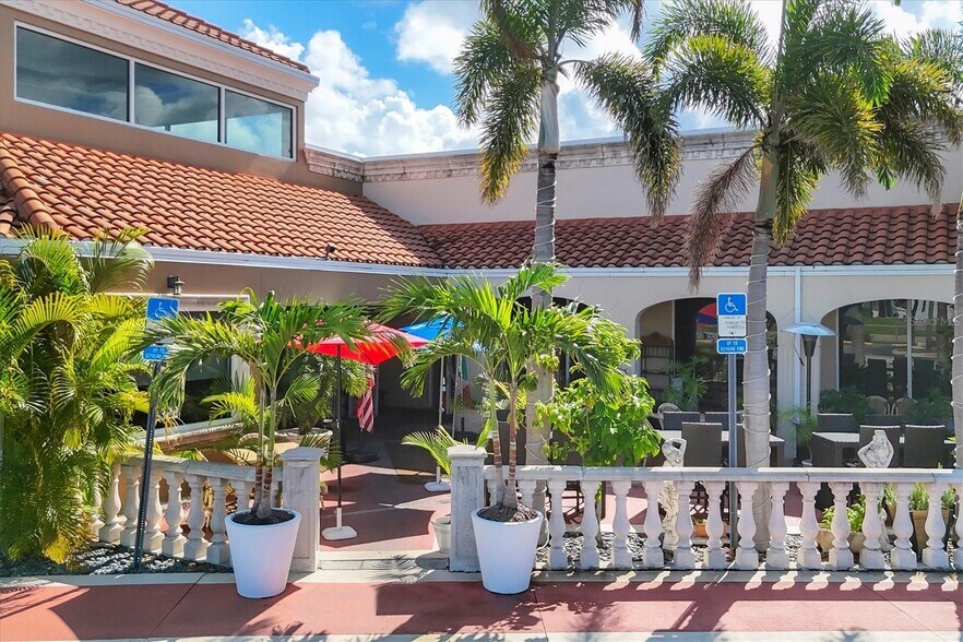 More Photos Of 2300 N Tamiami Trl, Nokomis Storefront Retail Office For Sale