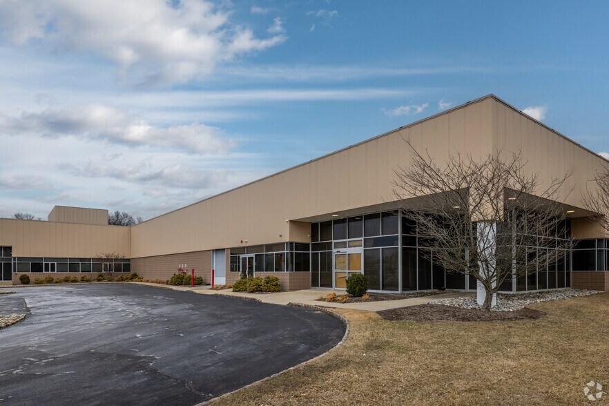More Photos Of 1 Dodge Dr, West Caldwell Warehouse For Lease