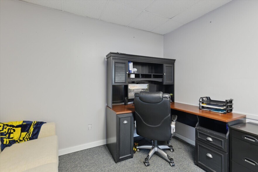 More Photos Of 1000 N Johnson St, Bay City Medical For Sale