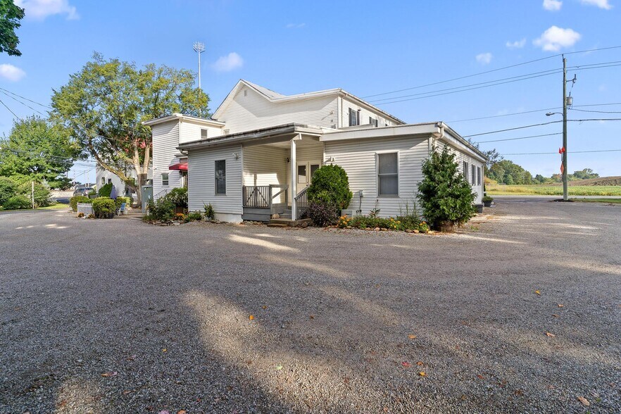 More Photos Of 1550 Lewis Center Rd, Lewis Center Freestanding For Sale