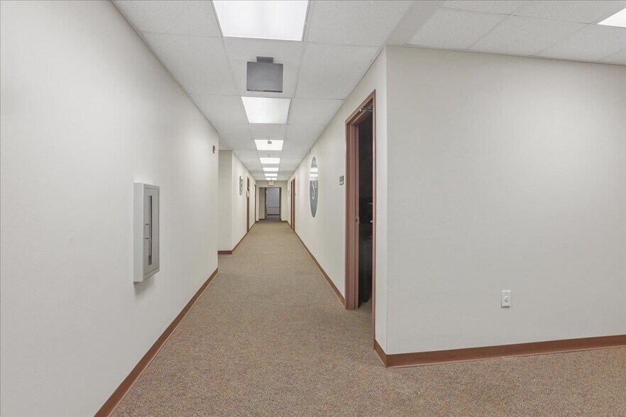 More Photos Of 1921 Broadway St, Lubbock Office For Sale