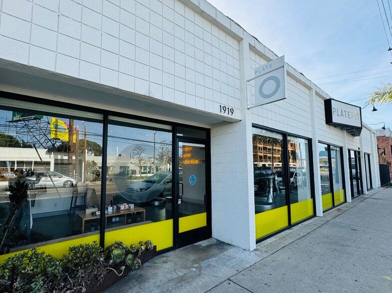 More Photos Of 1915-1919 Lincoln Blvd, Venice Storefront For Lease