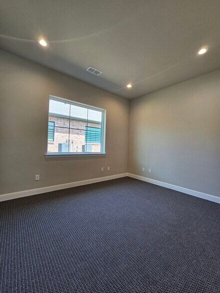 More Photos Of 2601 Little Elm Pky, Little Elm Office For Sale