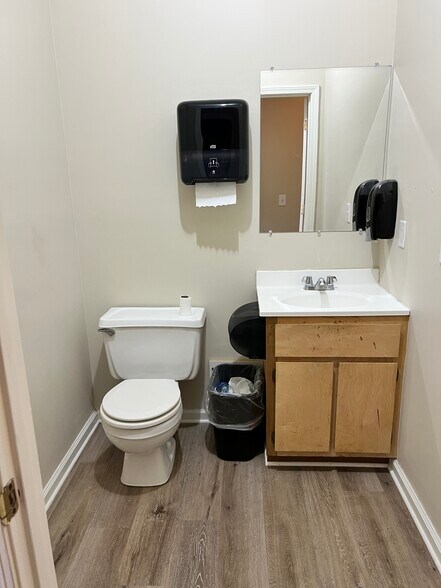 More Photos Of 2728 Chandalar Place Dr, Pelham Light Distribution For Lease