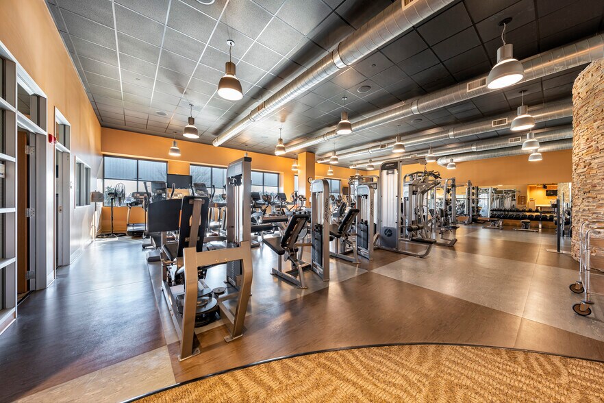 More Photos Of 1 Griffin Rd N, Windsor Office For Sale