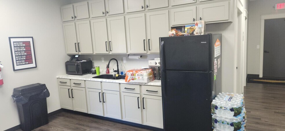 More Photos Of 660 Goddard Ave, Chesterfield Warehouse For Sale