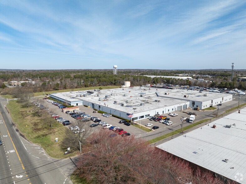More Photos Of 95 Horseblock Rd, Yaphank Light Distribution For Lease