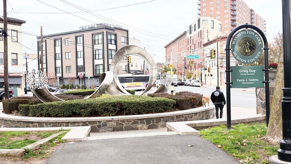 More Photos Of 208 38th St, Union City Apartments For Sale