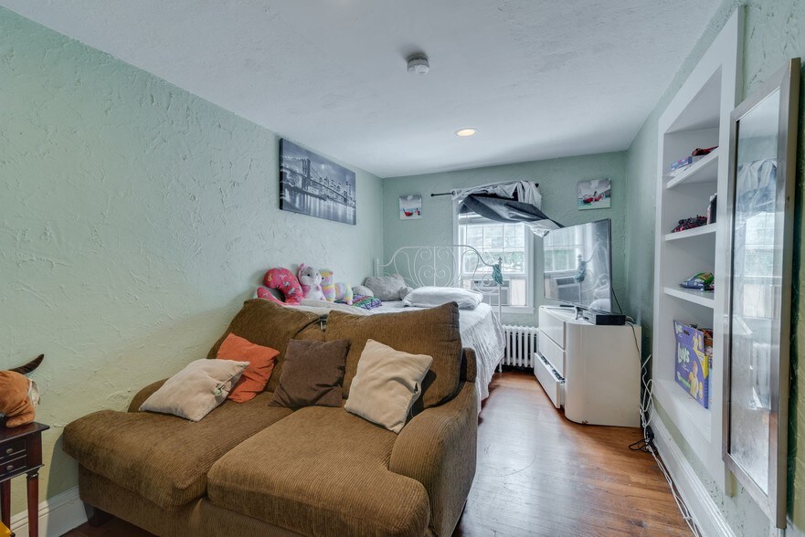 More Photos Of 53 Audrey Ave, Oyster Bay Storefront Retail Residential For Sale